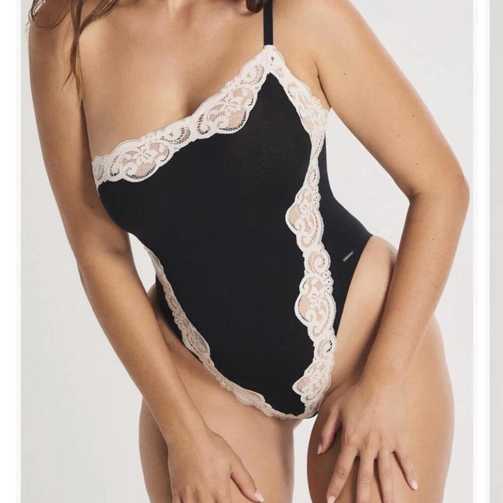 Savage X Fenty Swirly Girly 1 Shoudler Teddy Bodysuit - XS